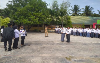 SEBANYAK 590 SISWA SMKN 2 LIMBOTO MENYANYIKAN LAGU MARS BNN